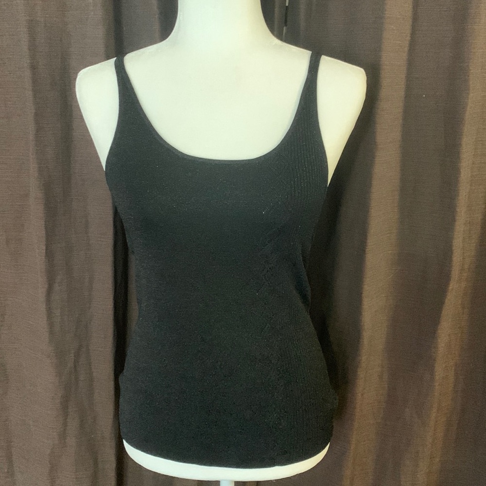 🌈Bundle any 3 items under $10 & I will offer for $10 Gap ‘00s sweater tank